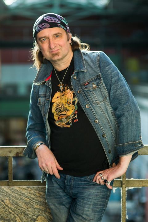 Ecki Hüdepohl: Solo und auf deutsch